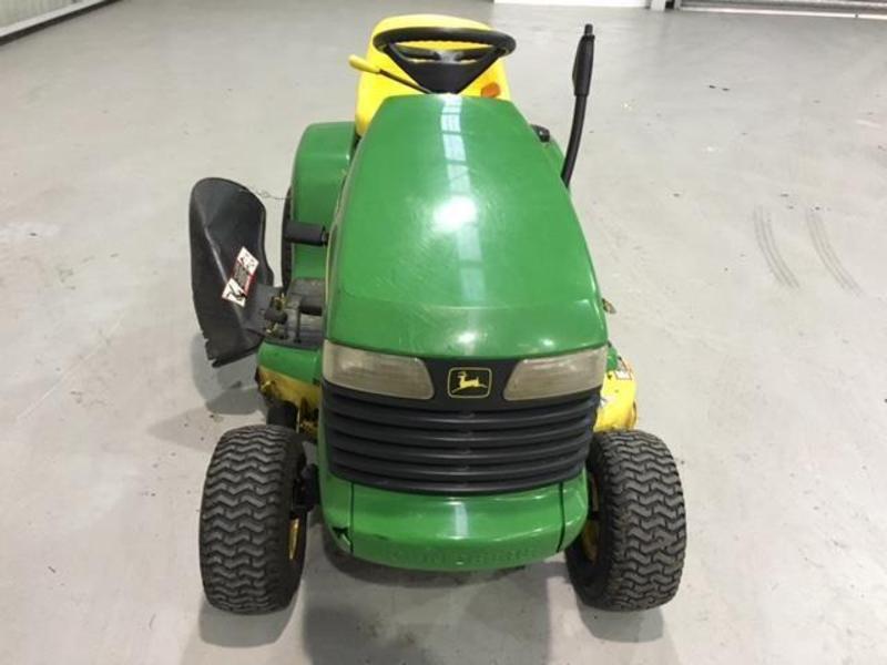 JOHN DEERE LT155 RIDE ON