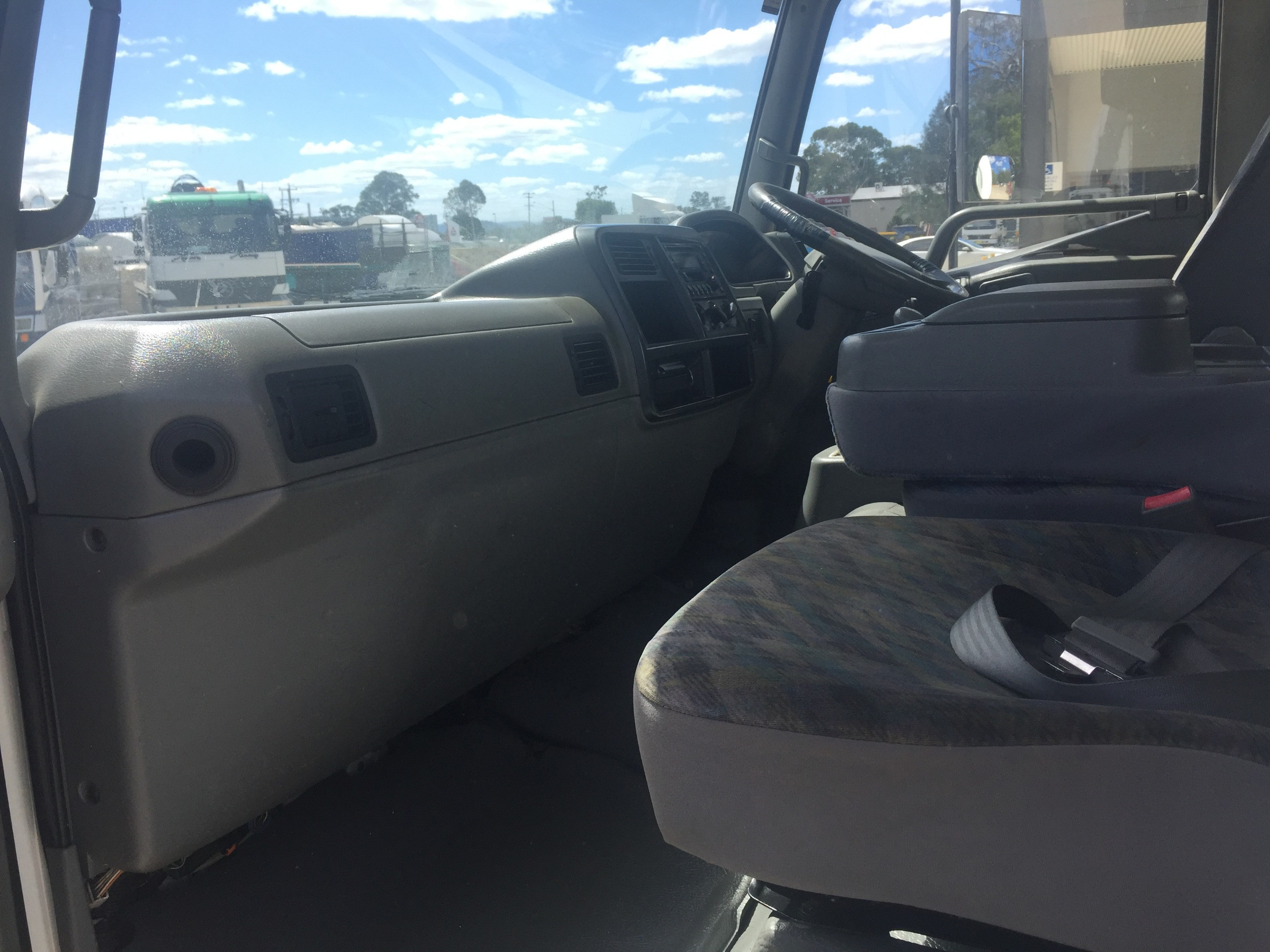 2006 FUSO FK617 MANUAL CURTAINSIDER