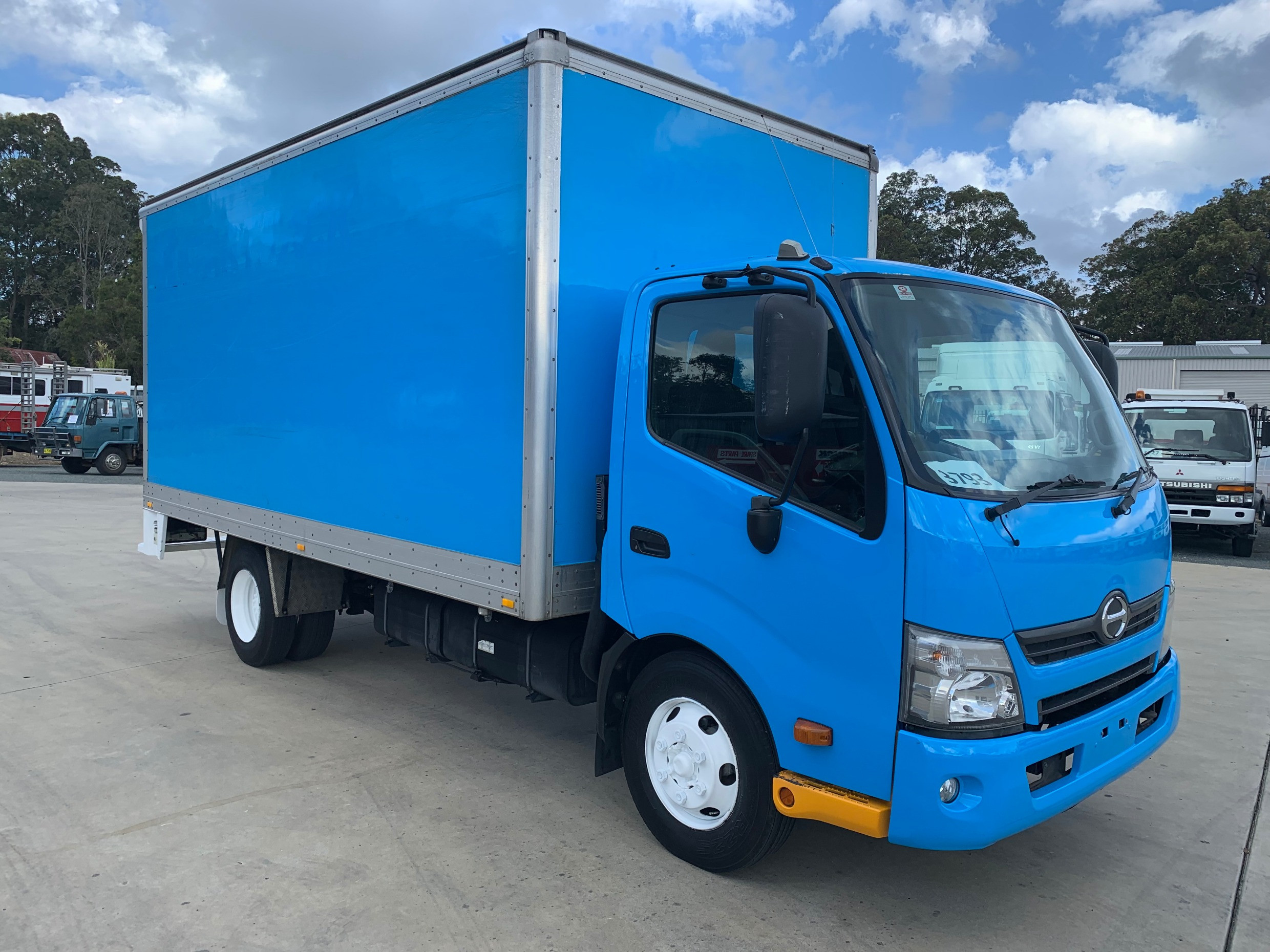 2012 HINO 300 SERIES MANUAL PANTECH TRUCK 