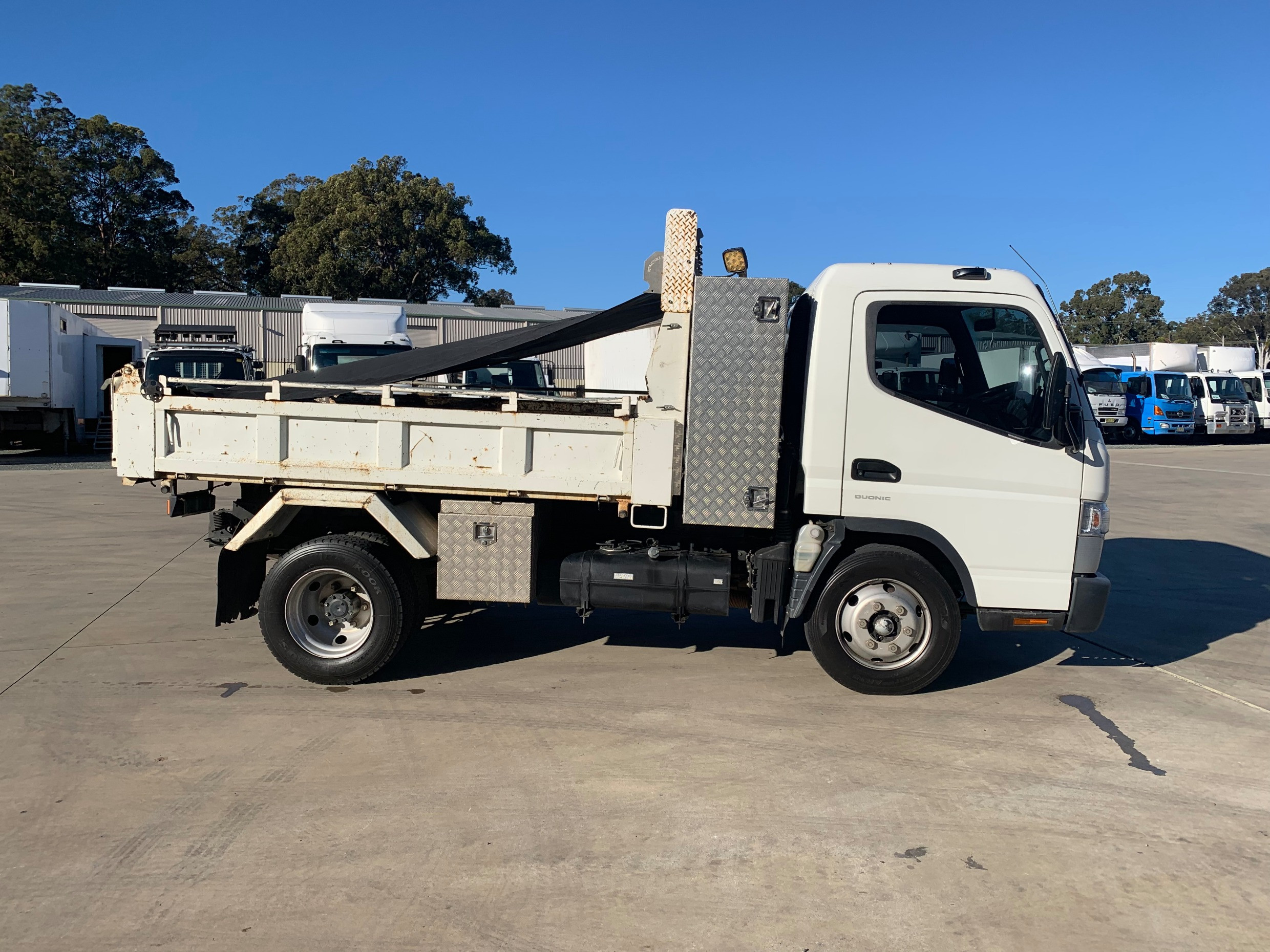 2012 FUSO CANTER 715 WIDE AUTOMATIC TIPPER