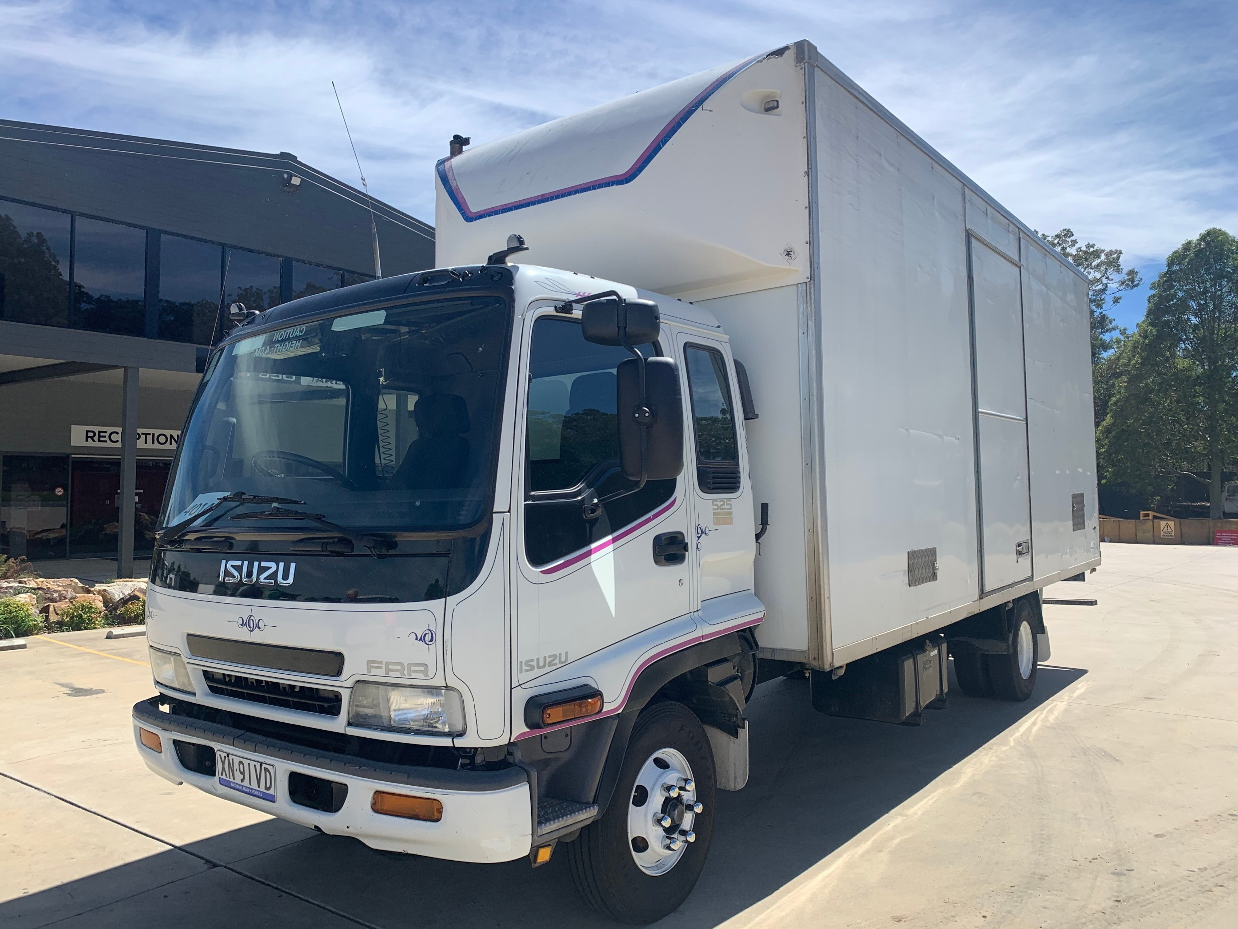 2006 ISUZU FRR525 MANUAL PANTECH TRUCK