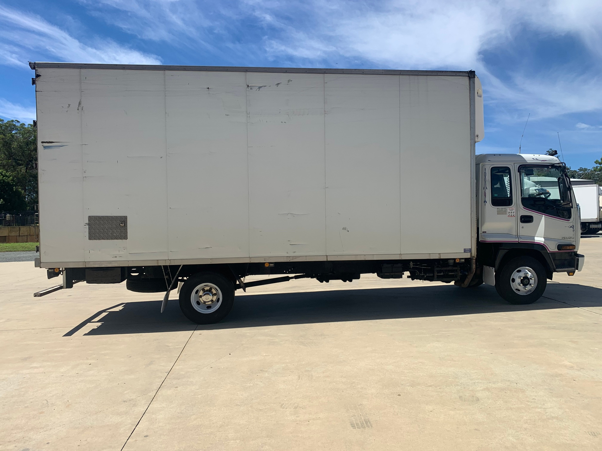 2006 ISUZU FRR525 MANUAL PANTECH TRUCK