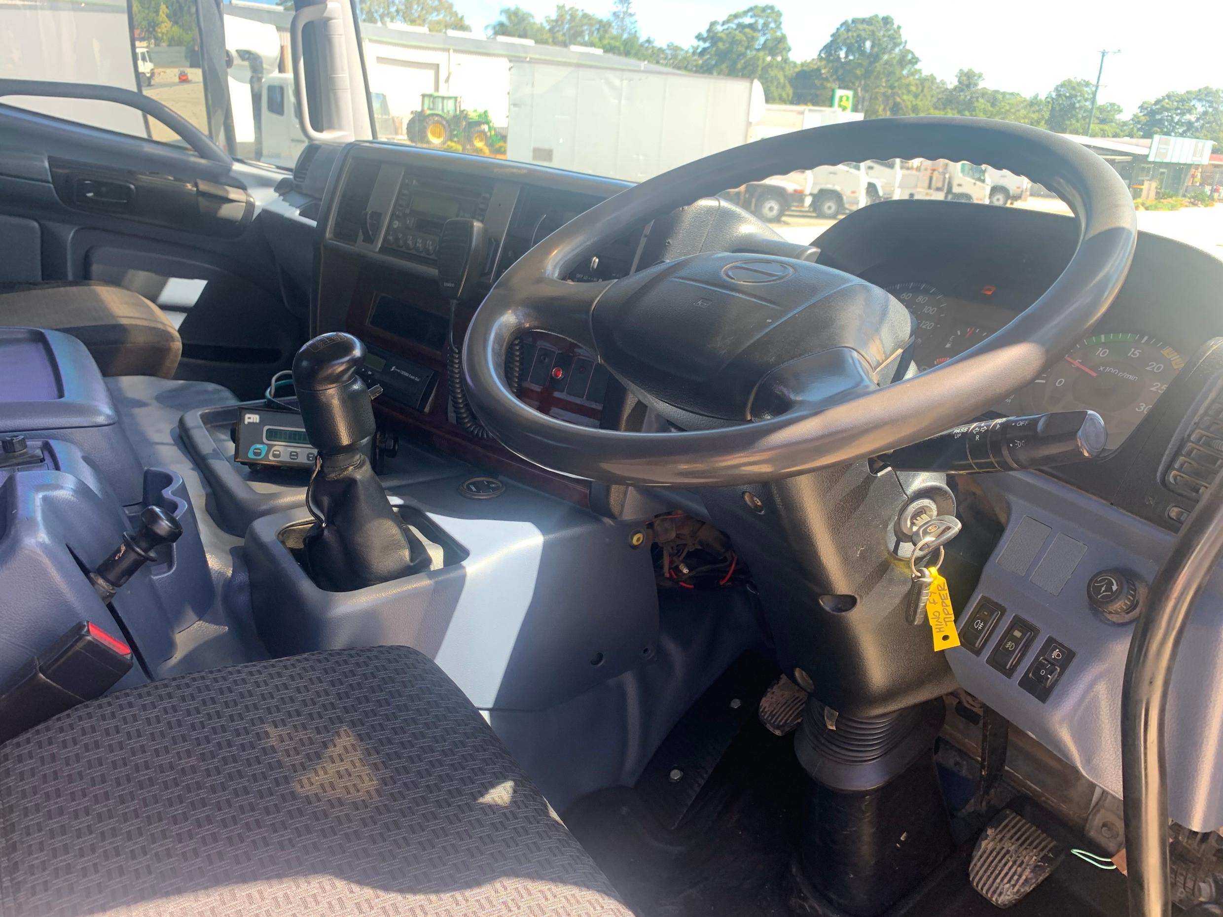 2006 HINO FY - 700 SERIES 8 WHEELER TIPPER
