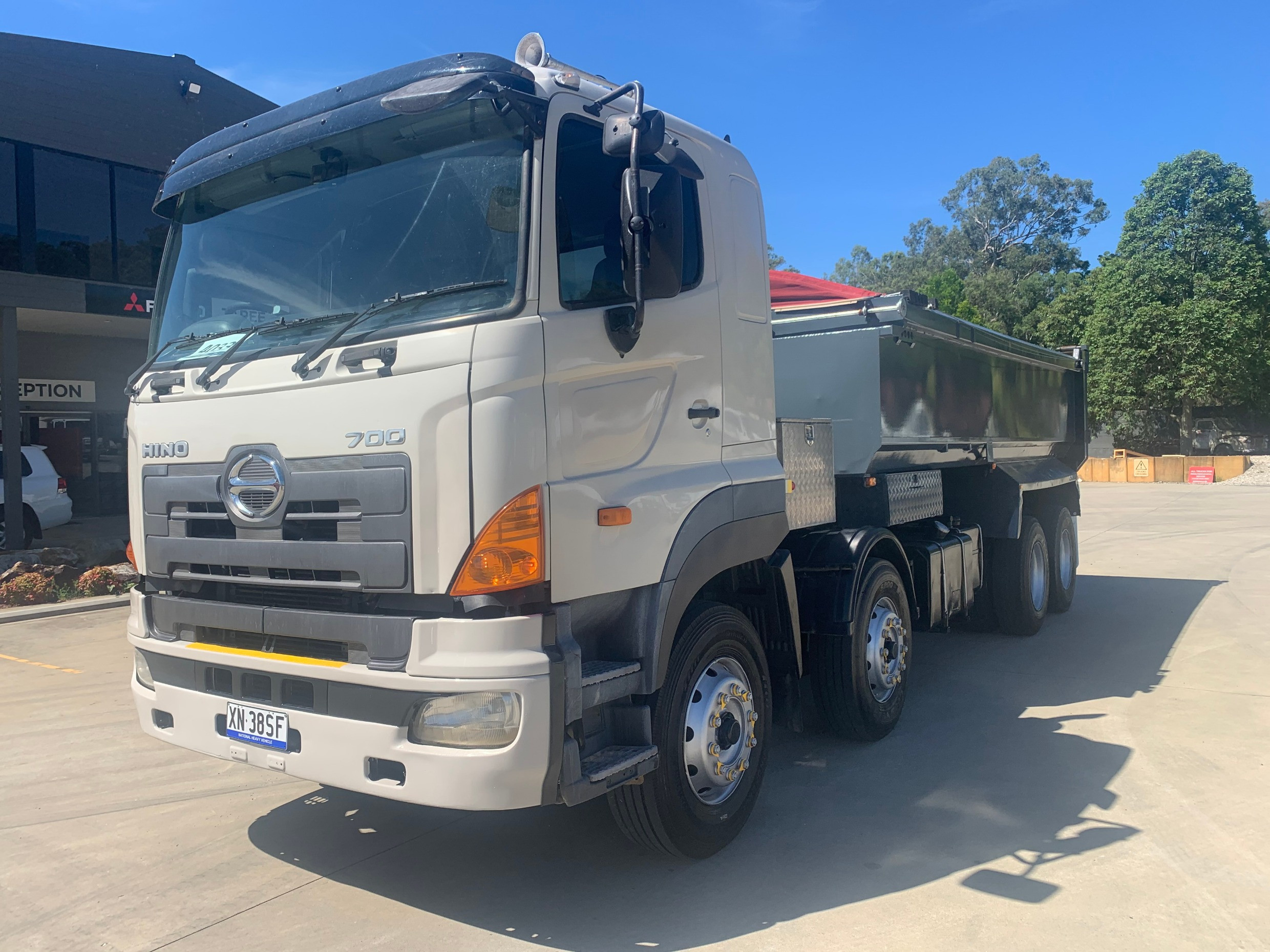 2006 HINO FY - 700 SERIES 8 WHEELER TIPPER