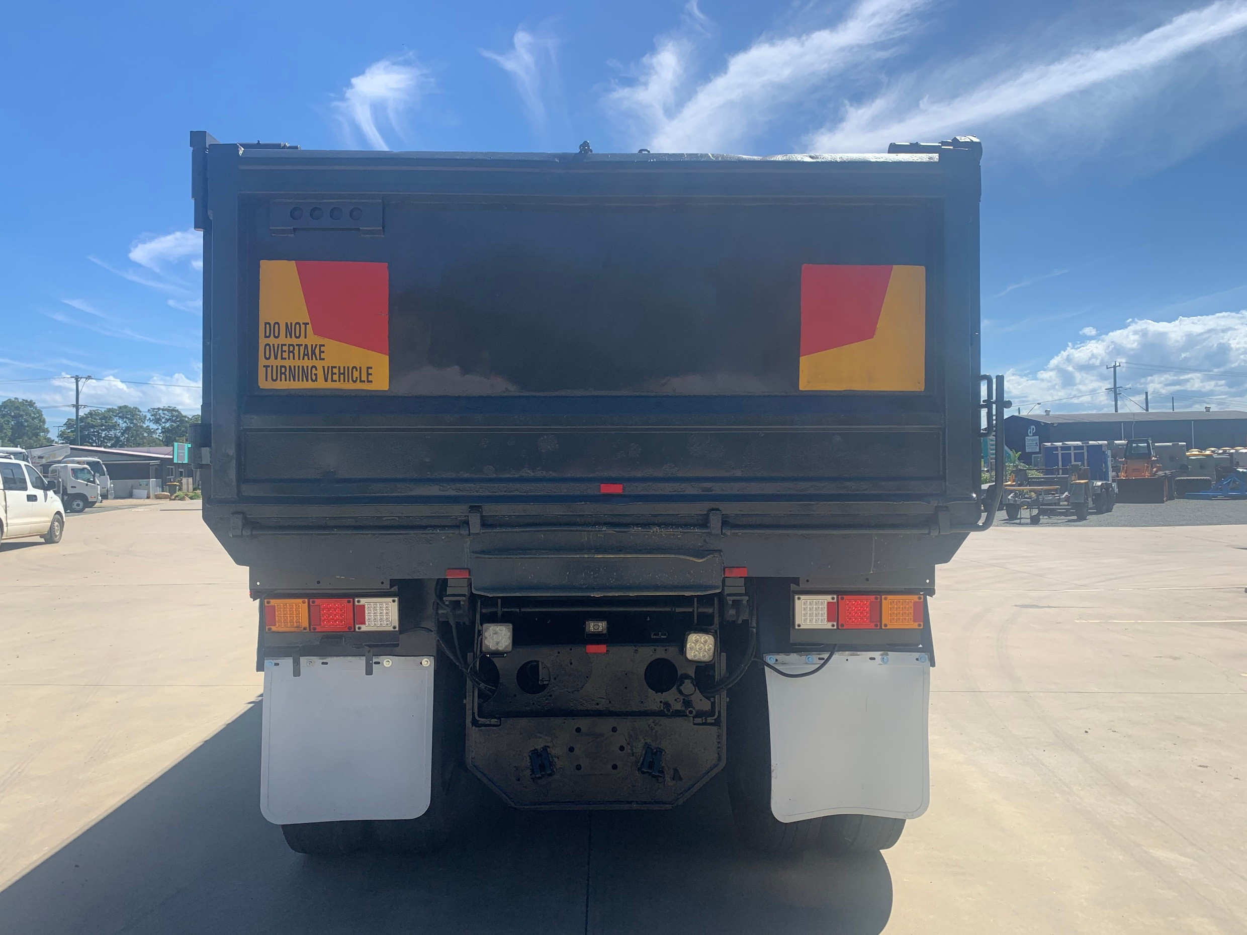 2006 HINO FY - 700 SERIES 8 WHEELER TIPPER