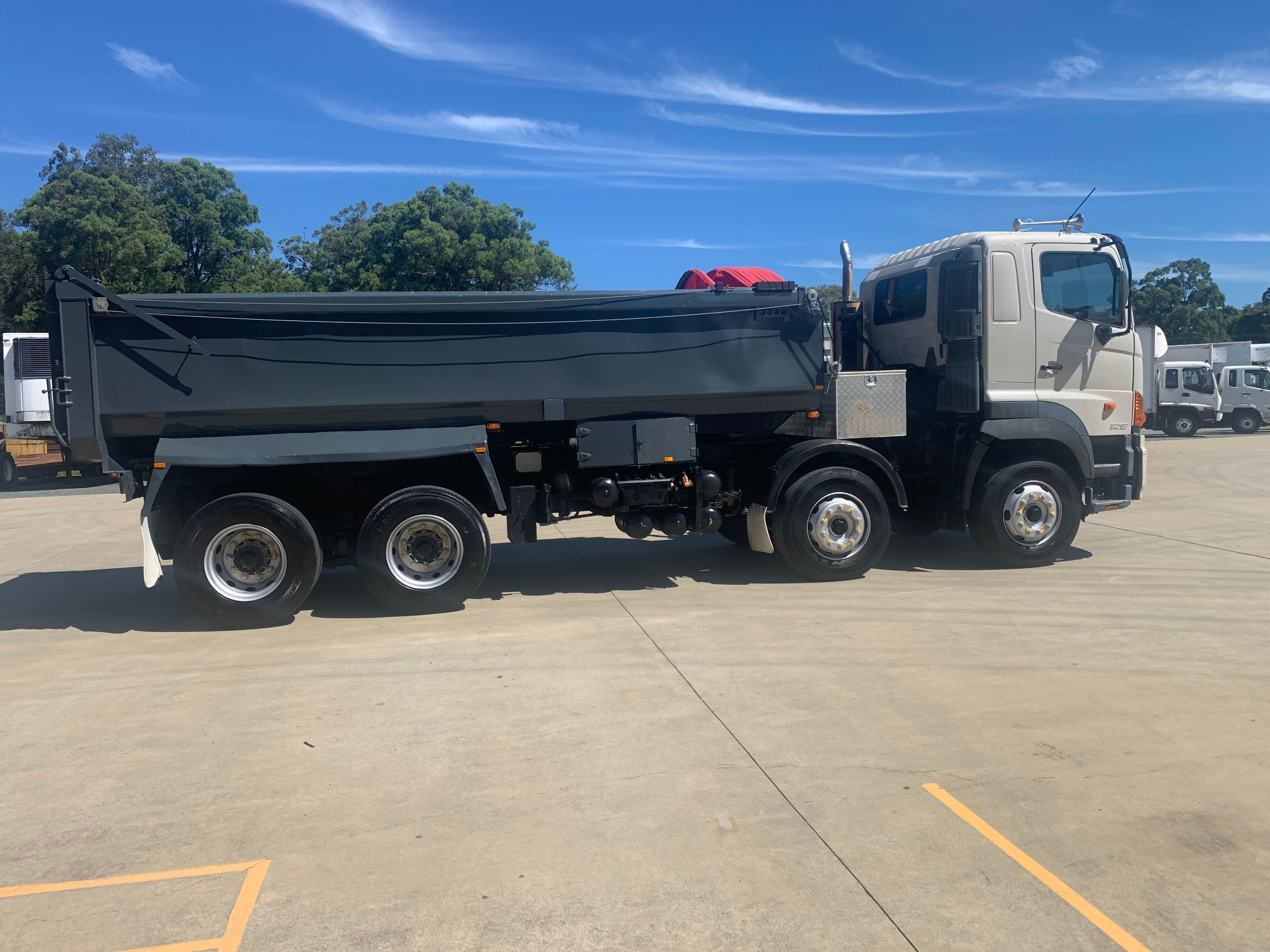 2006 HINO FY - 700 SERIES 8 WHEELER TIPPER