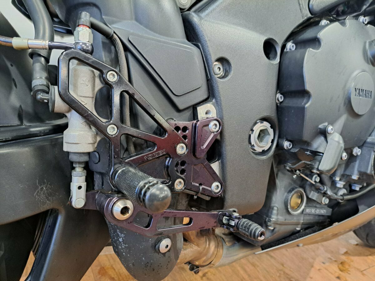 2011 YAMAHA YZF-R1 SPORTS