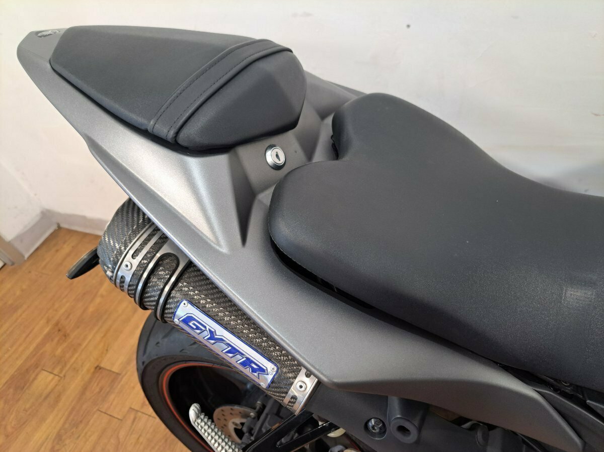 2011 YAMAHA YZF-R1 SPORTS