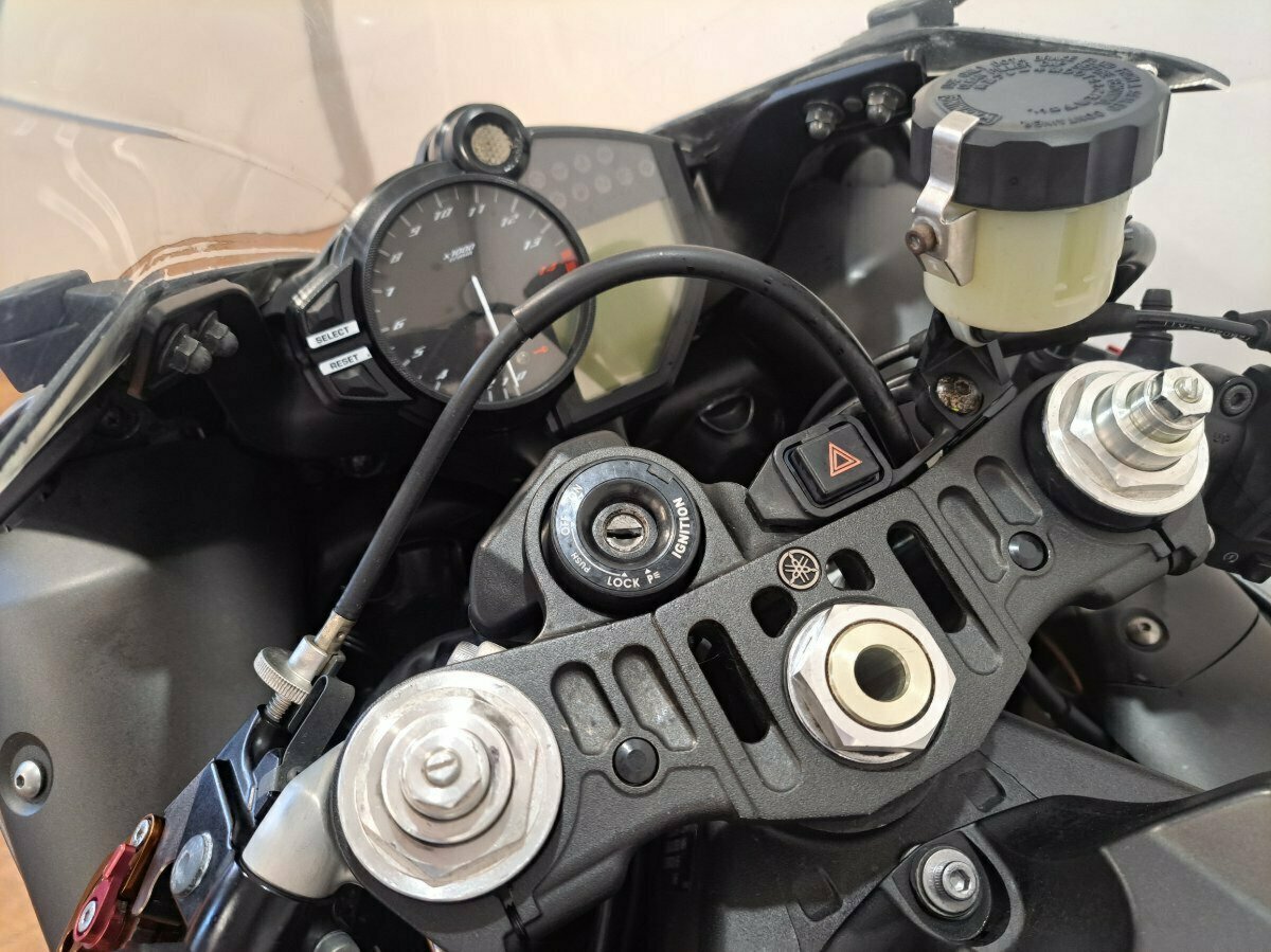 2011 YAMAHA YZF-R1 SPORTS