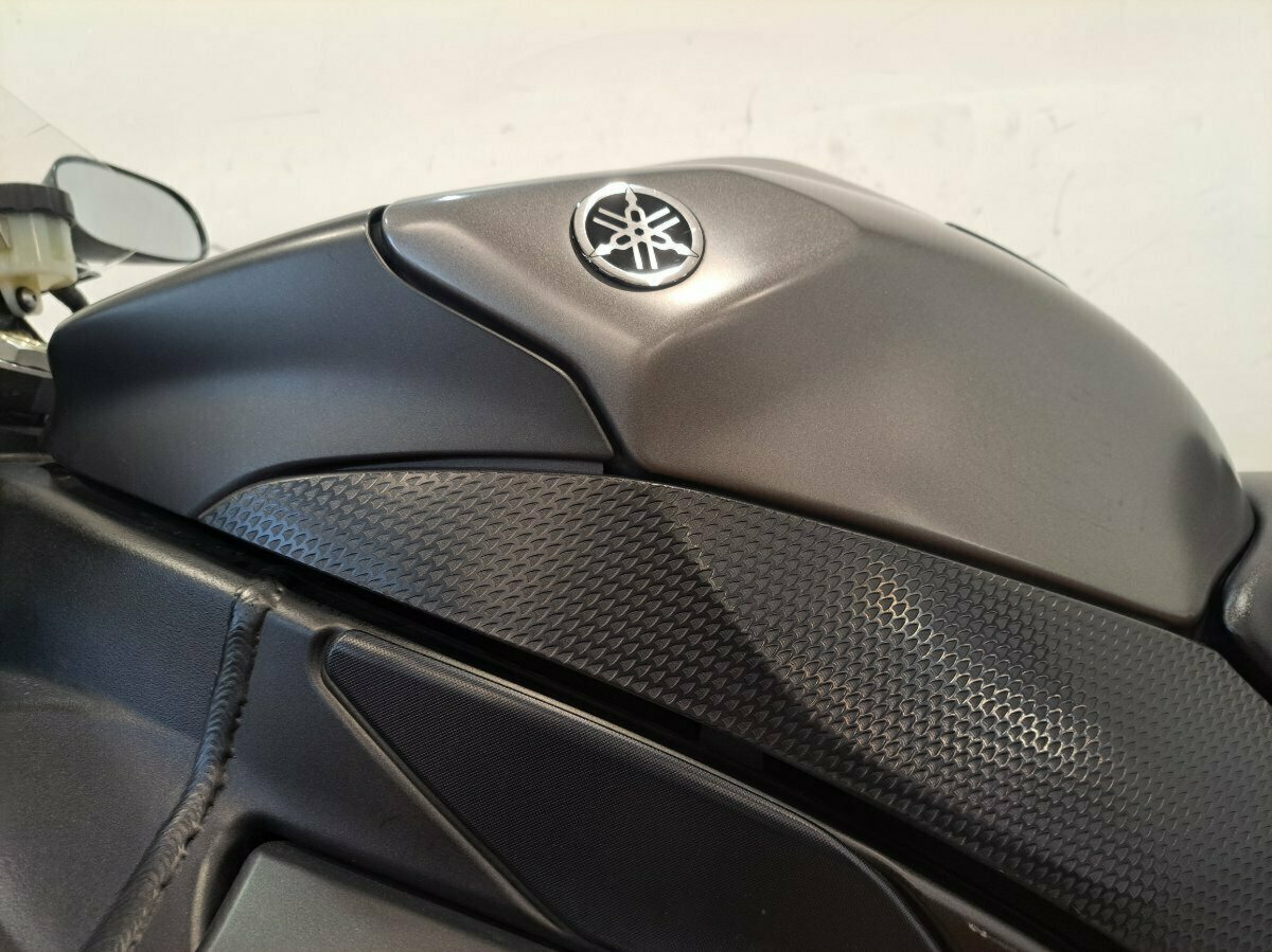 2011 YAMAHA YZF-R1 SPORTS