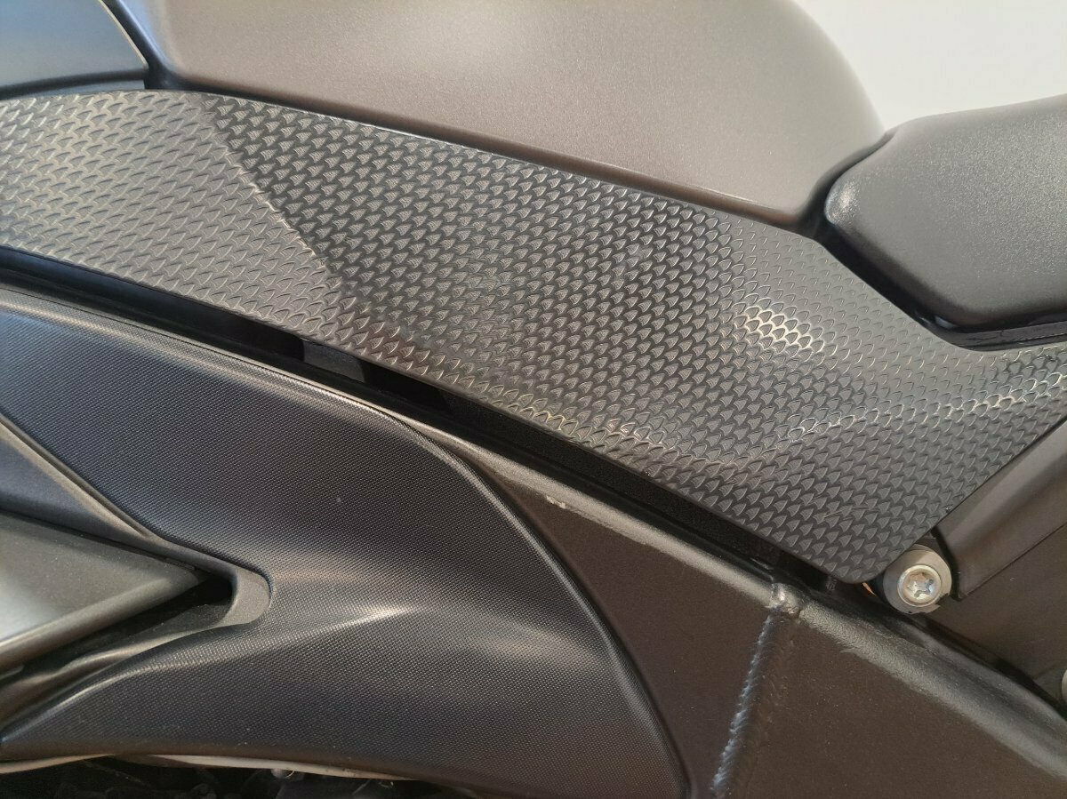 2011 YAMAHA YZF-R1 SPORTS