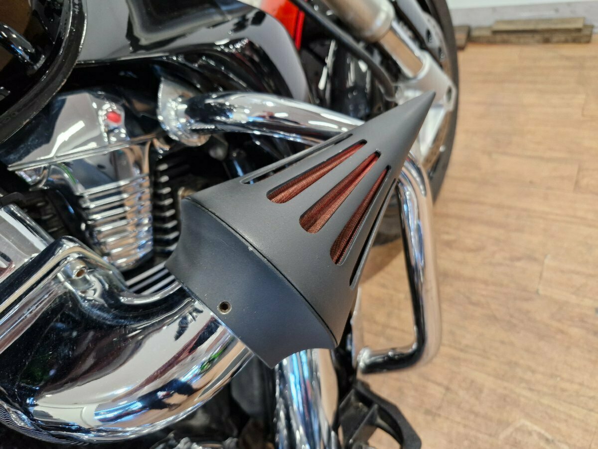 2010 SUZUKI VZR 1800 BOULEVARD (M109R) CRUISER
