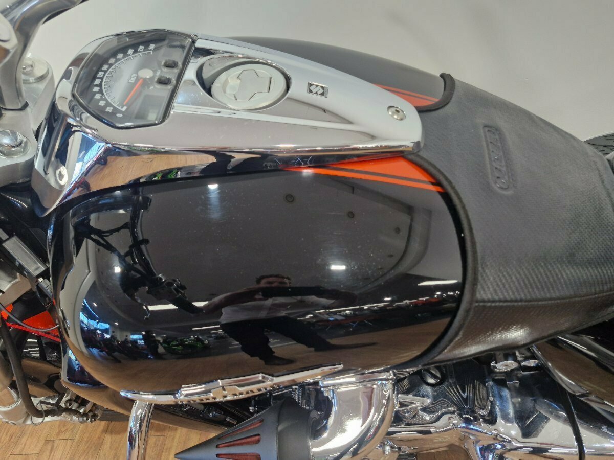 2010 SUZUKI VZR 1800 BOULEVARD (M109R) CRUISER