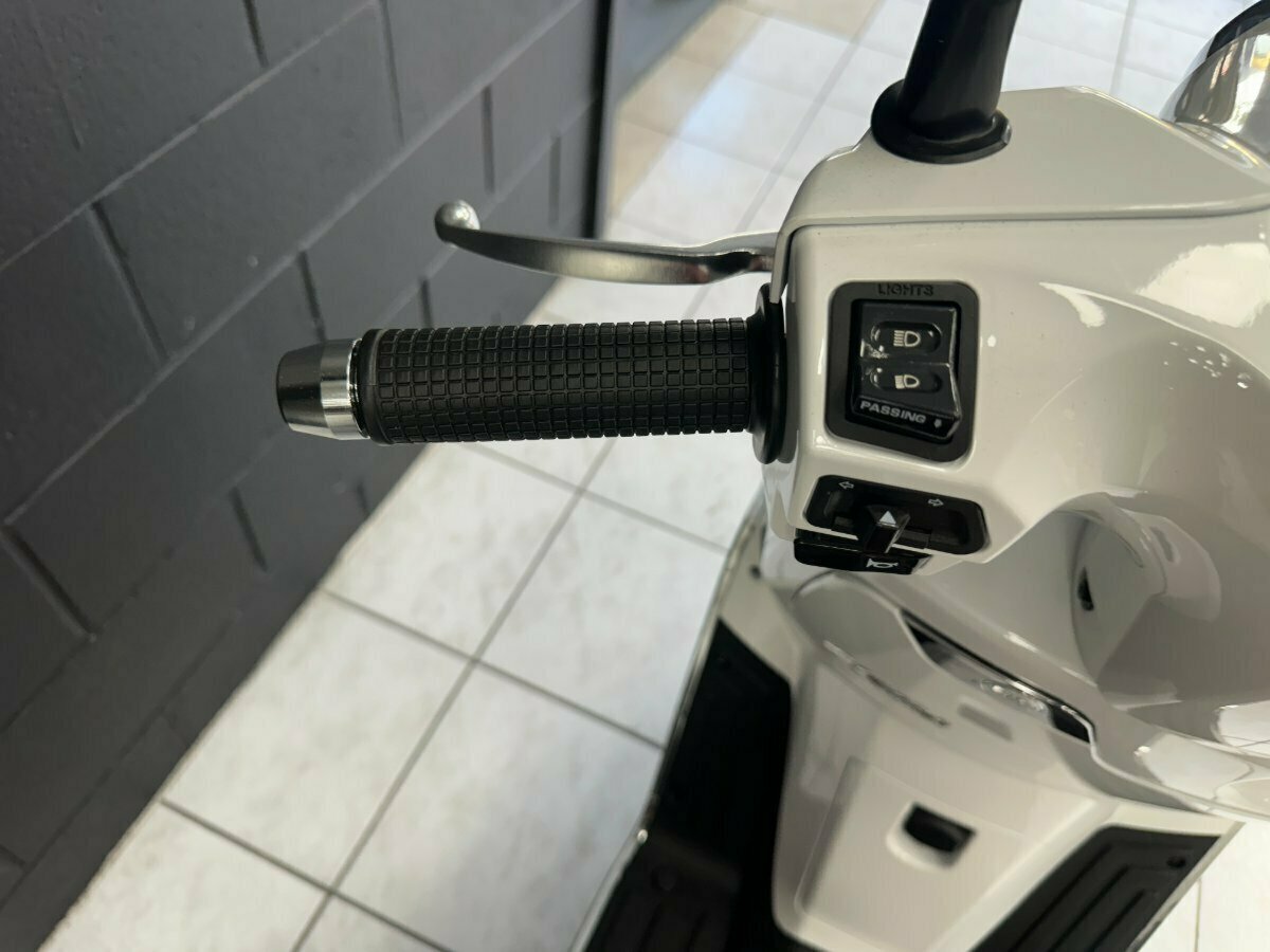 2023 KYMCO LIKE 150 R ABS CONTINUOUS VARIABLE TRANSMISSION SCOOTER