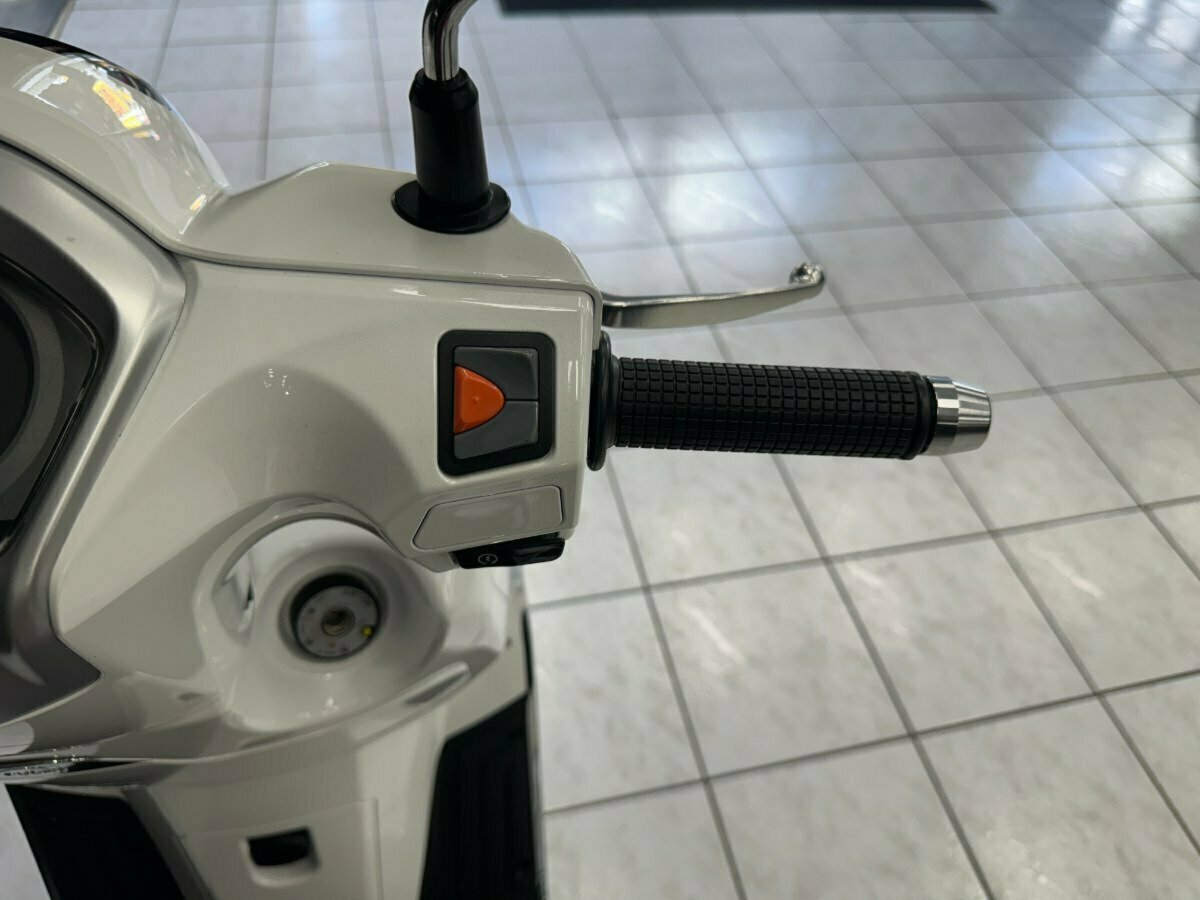 2023 KYMCO LIKE 150 R ABS CONTINUOUS VARIABLE TRANSMISSION SCOOTER