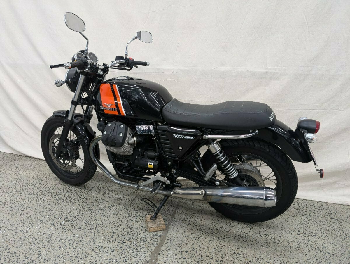 2015 MOTO GUZZI V7 II SPECIAL ROAD