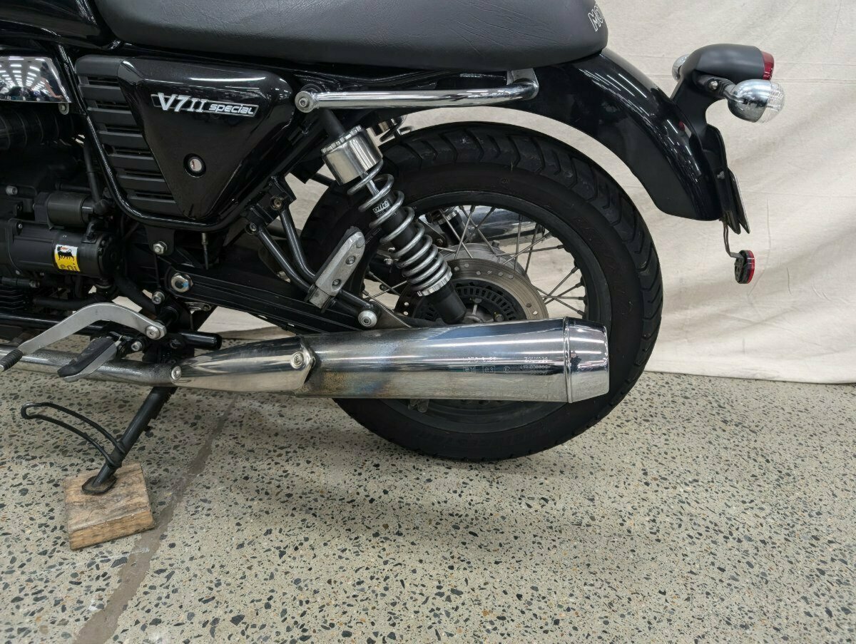2015 MOTO GUZZI V7 II SPECIAL ROAD