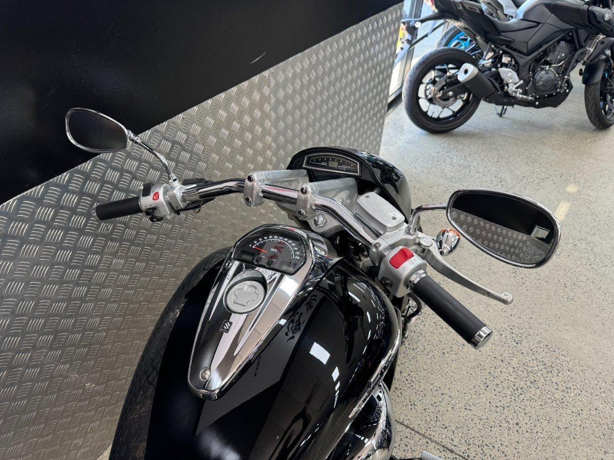 2015 SUZUKI BOULEVARD M109R (VZR1800) CRUISER