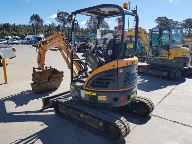 2015 HYUNDAI ROBEX 27Z-9 EXCAVATOR