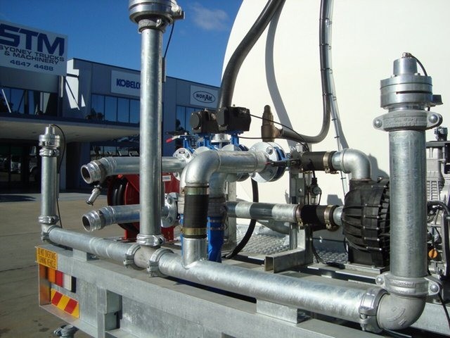 2014 IVECO ACCO TRUCK AUTOMATIC WATER TRUCK
