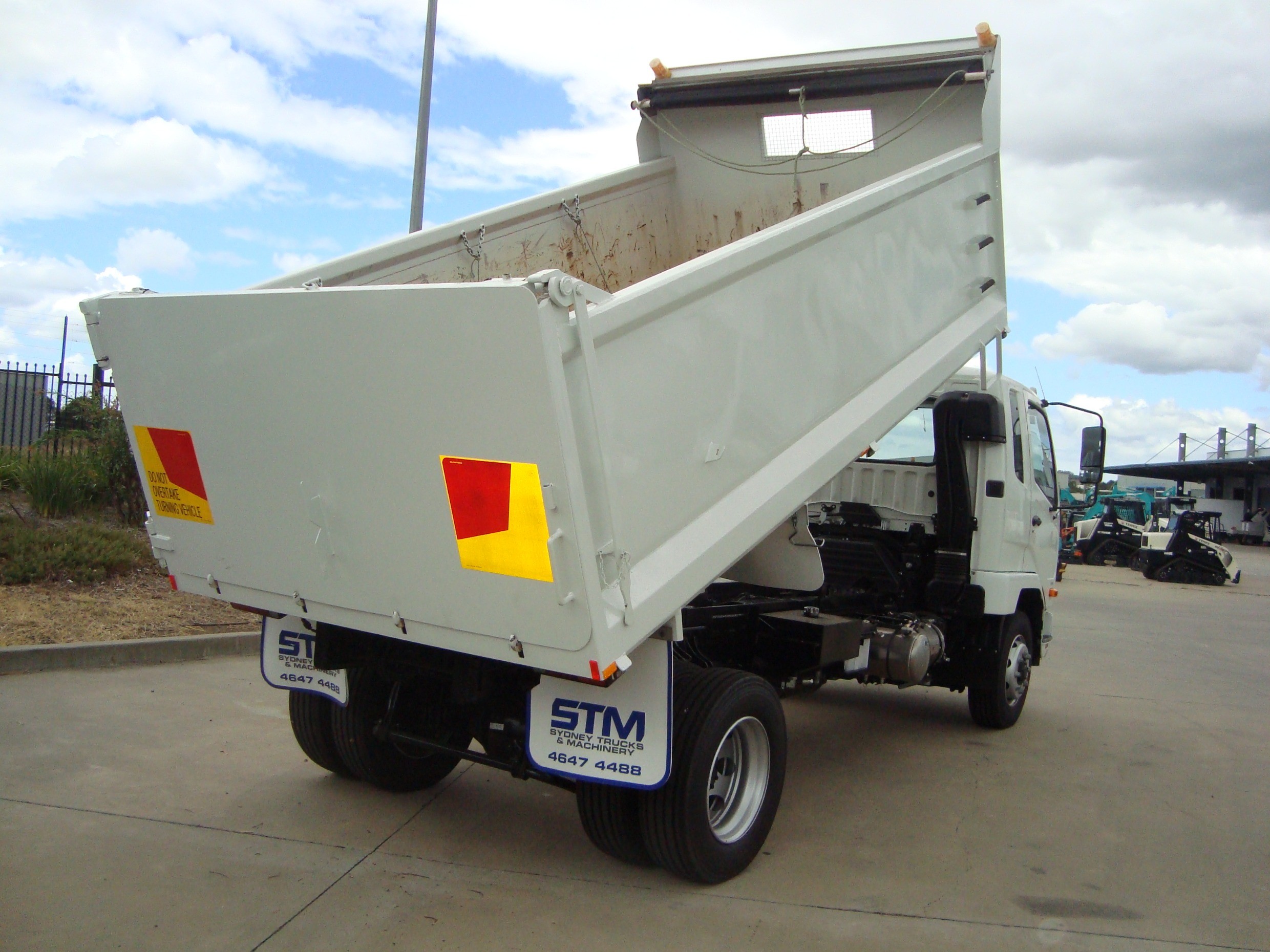 2017 FUSO FIGHTER 1424 FK62FLZ1RFAH TRUCK MANUAL TIPPER