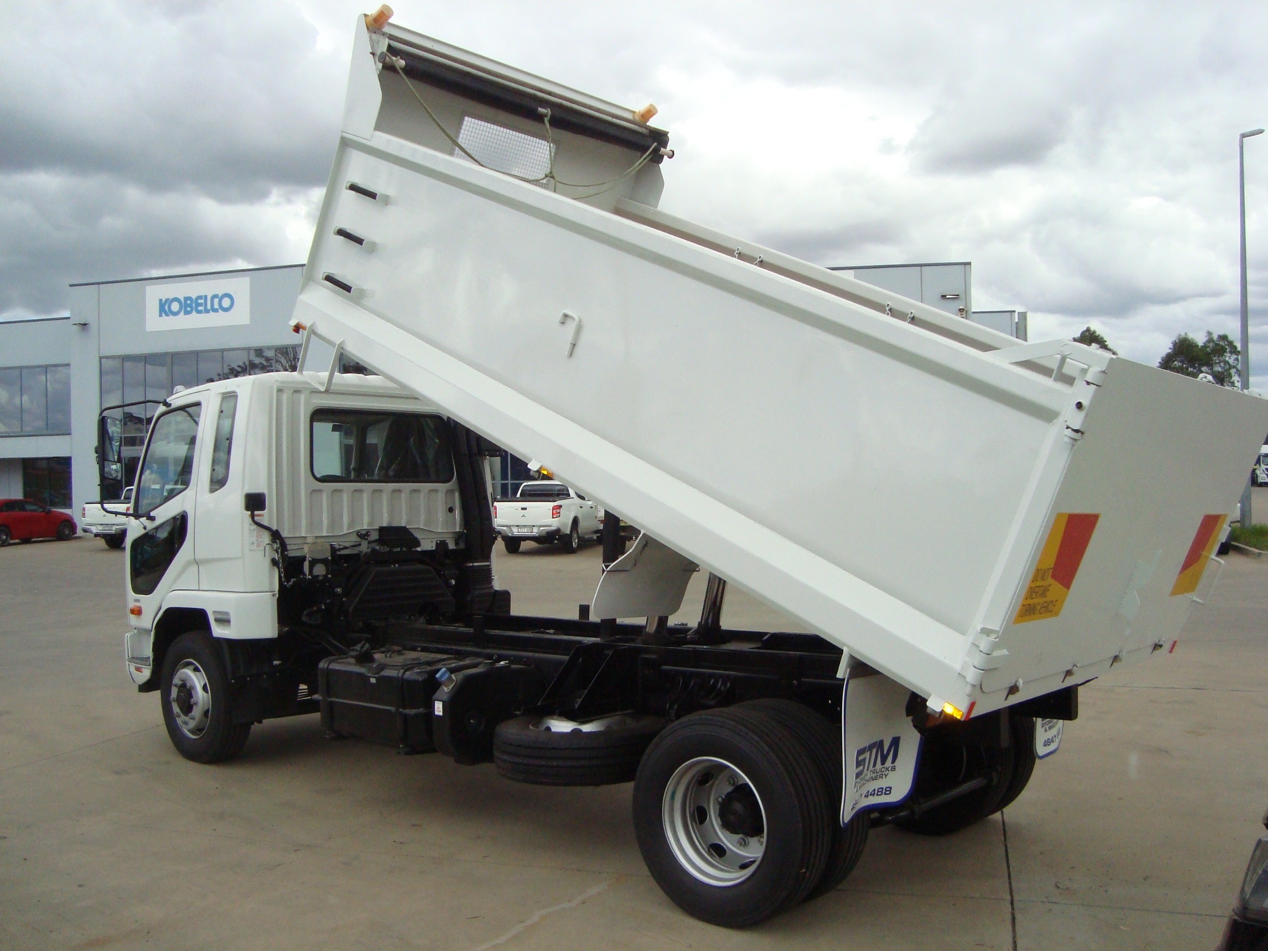 2017 FUSO FIGHTER 1424 FK62FLZ1RFAH TRUCK MANUAL TIPPER
