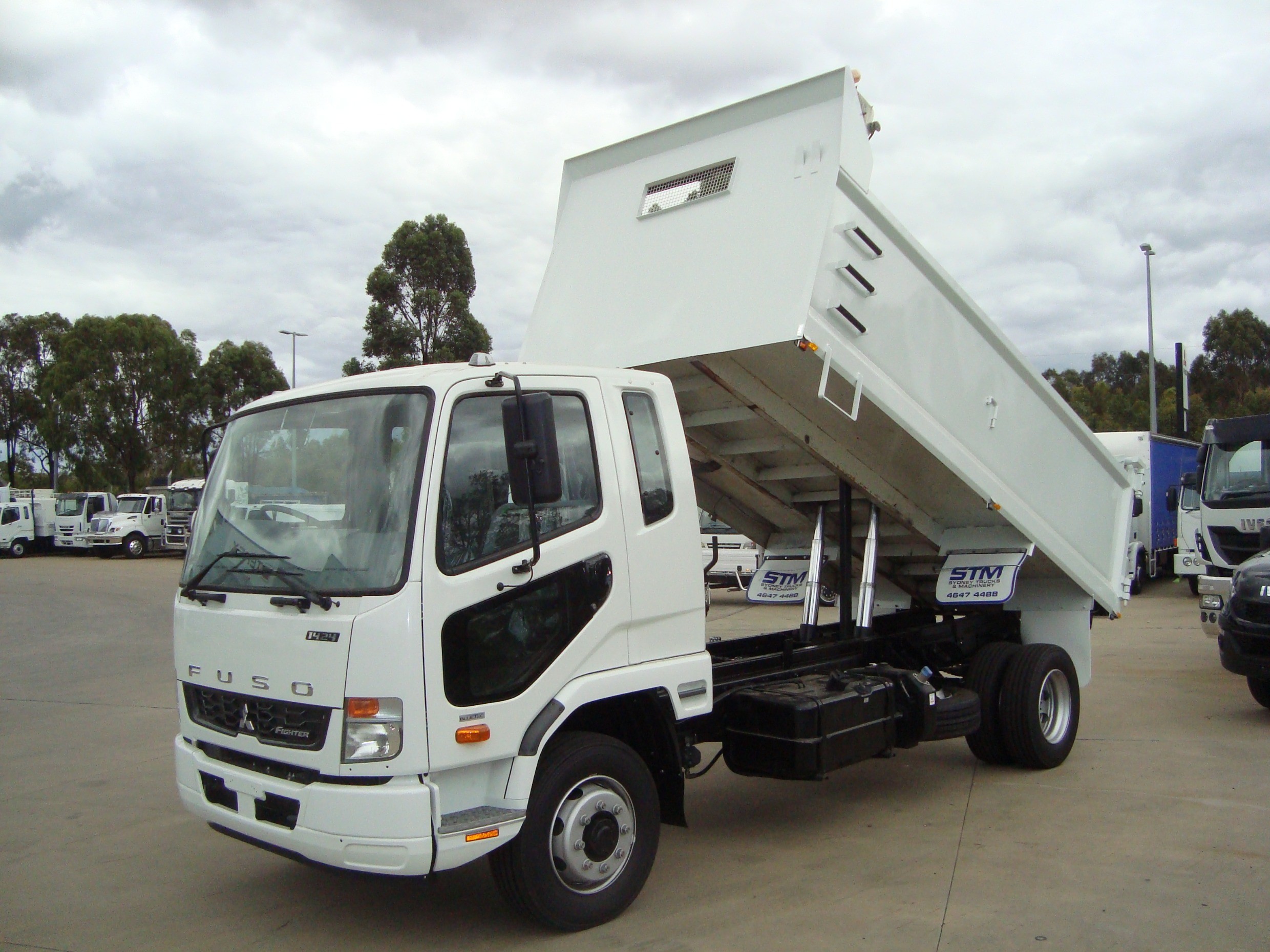 2017 FUSO FIGHTER 1424 FK62FLZ1RFAH TRUCK MANUAL TIPPER
