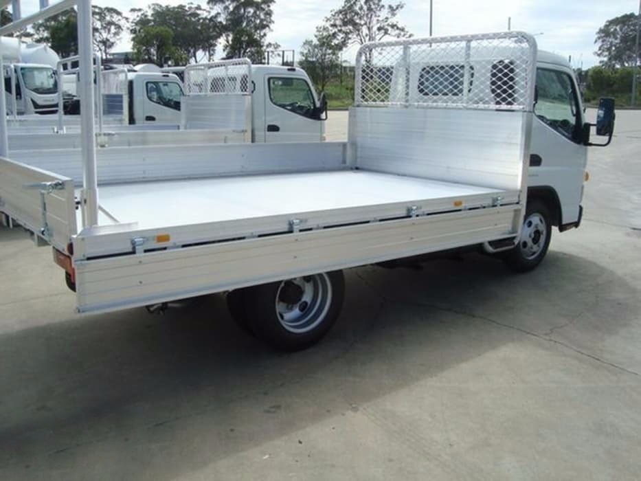 2017 FUSO CANTER 515 NARROW TRUCK AUTOMATIC TRAY