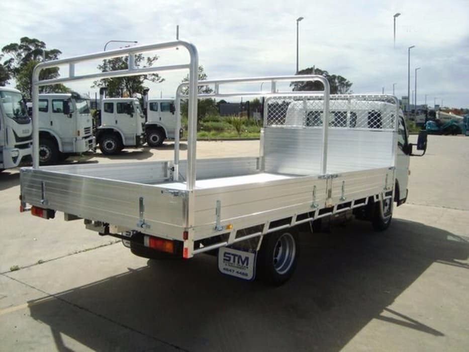 2017 FUSO CANTER 515 WIDE TRUCK AUTOMATIC TRAY
