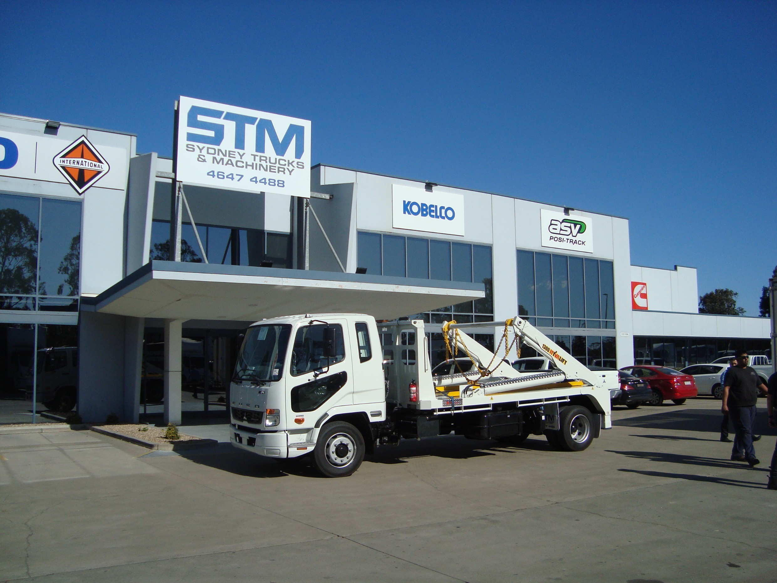 2018 FUSO FK 1124 TRUCK MANUAL HOOKLIFT/BI FOLD