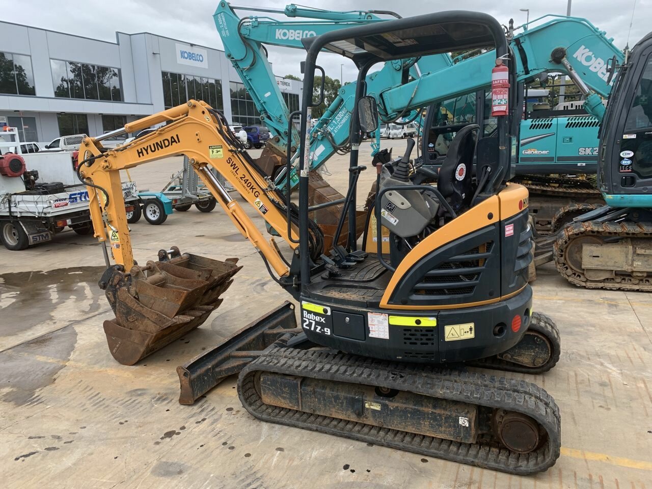 2015 HYUNDAI 27-9 ROBEX AUTOMATIC 1D TRACK MOUNTED EXCAVATOR
