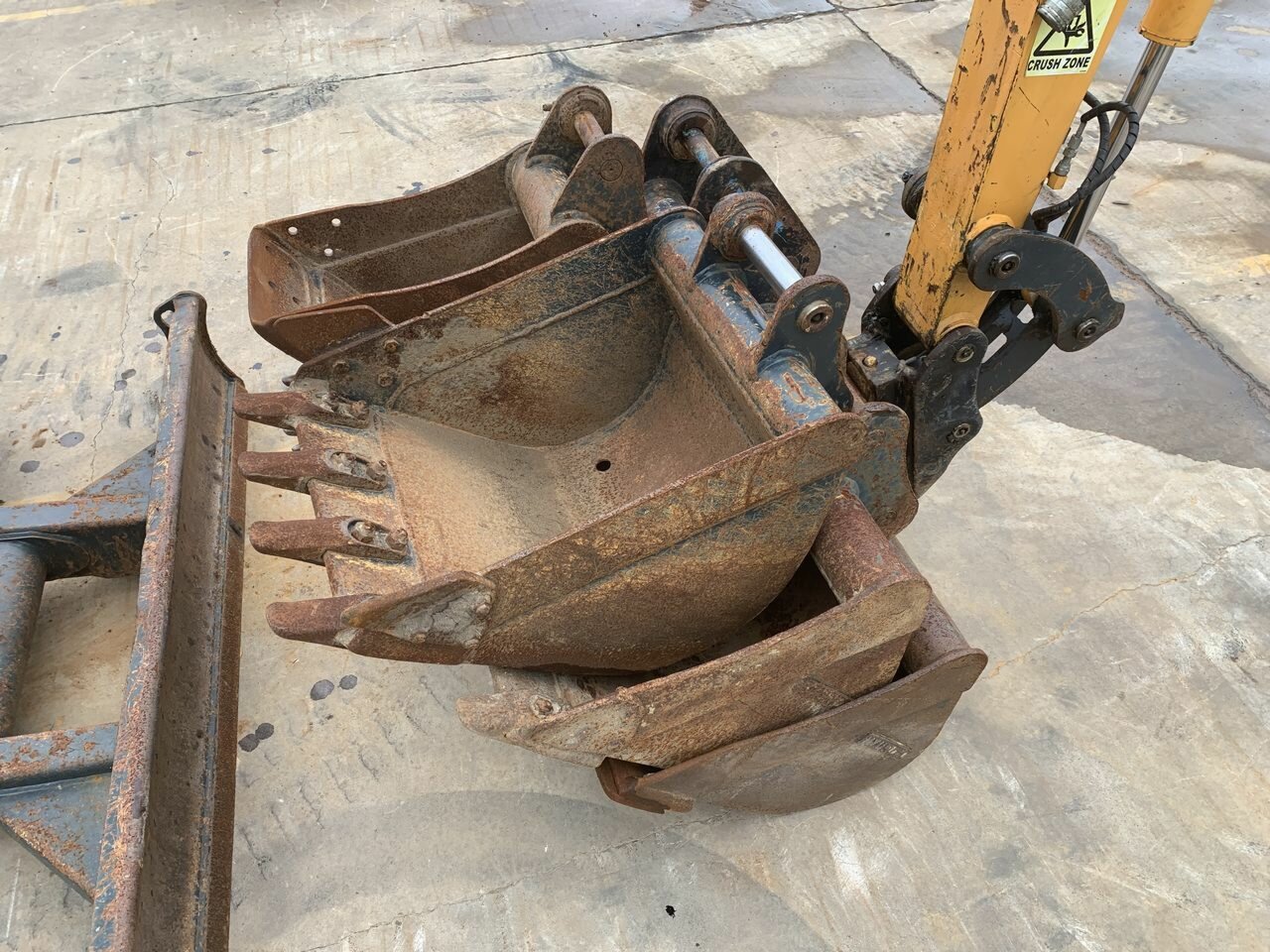 2015 HYUNDAI 27-9 ROBEX AUTOMATIC 1D TRACK MOUNTED EXCAVATOR