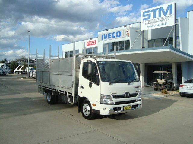 2016 HINO 617 300 MANUAL 2D TRUCK