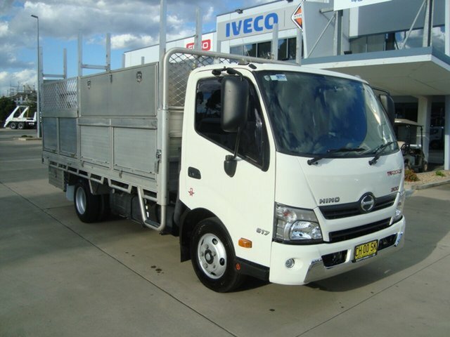 2016 HINO 617 300 MANUAL 2D TRUCK