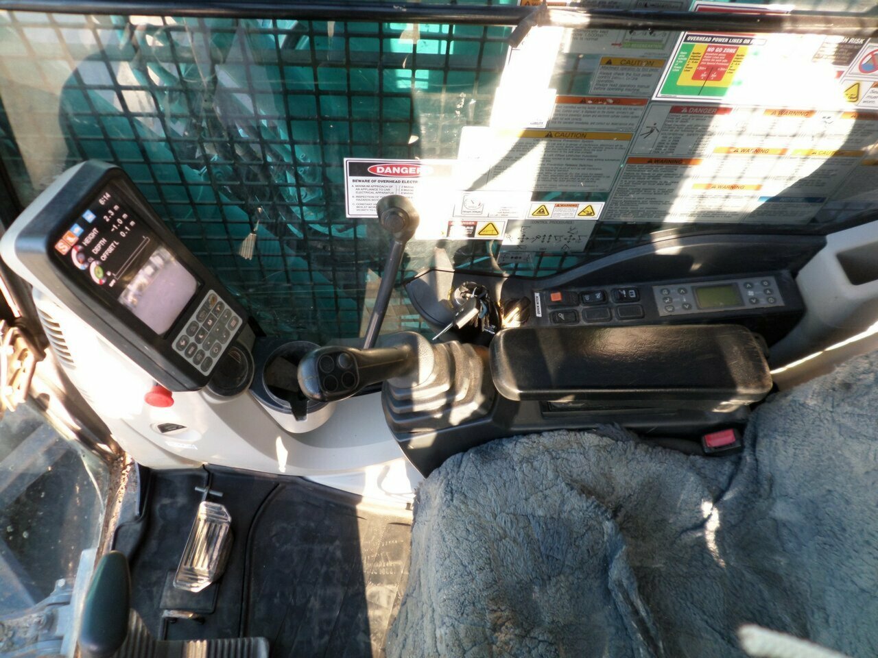 2016 KOBELCO SK135SR-3 OFFSET AUTOMATIC 1D TRACK MOUNTED EXCAVATOR