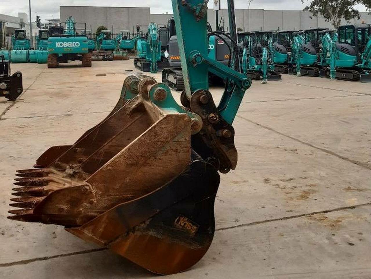 2016 KOBELCO SK135SR-3 OFFSET AUTOMATIC 1D TRACK MOUNTED EXCAVATOR