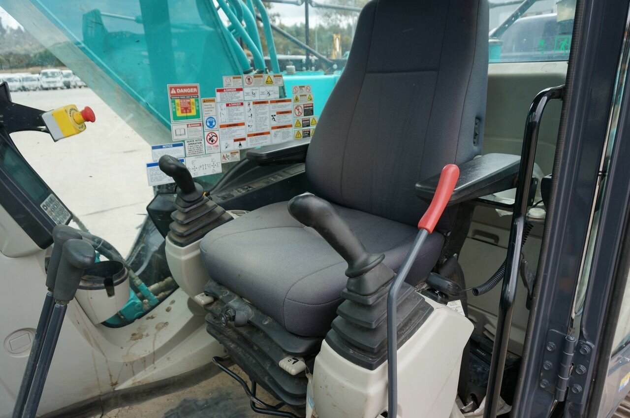 2017 KOBELCO SK210LC-10