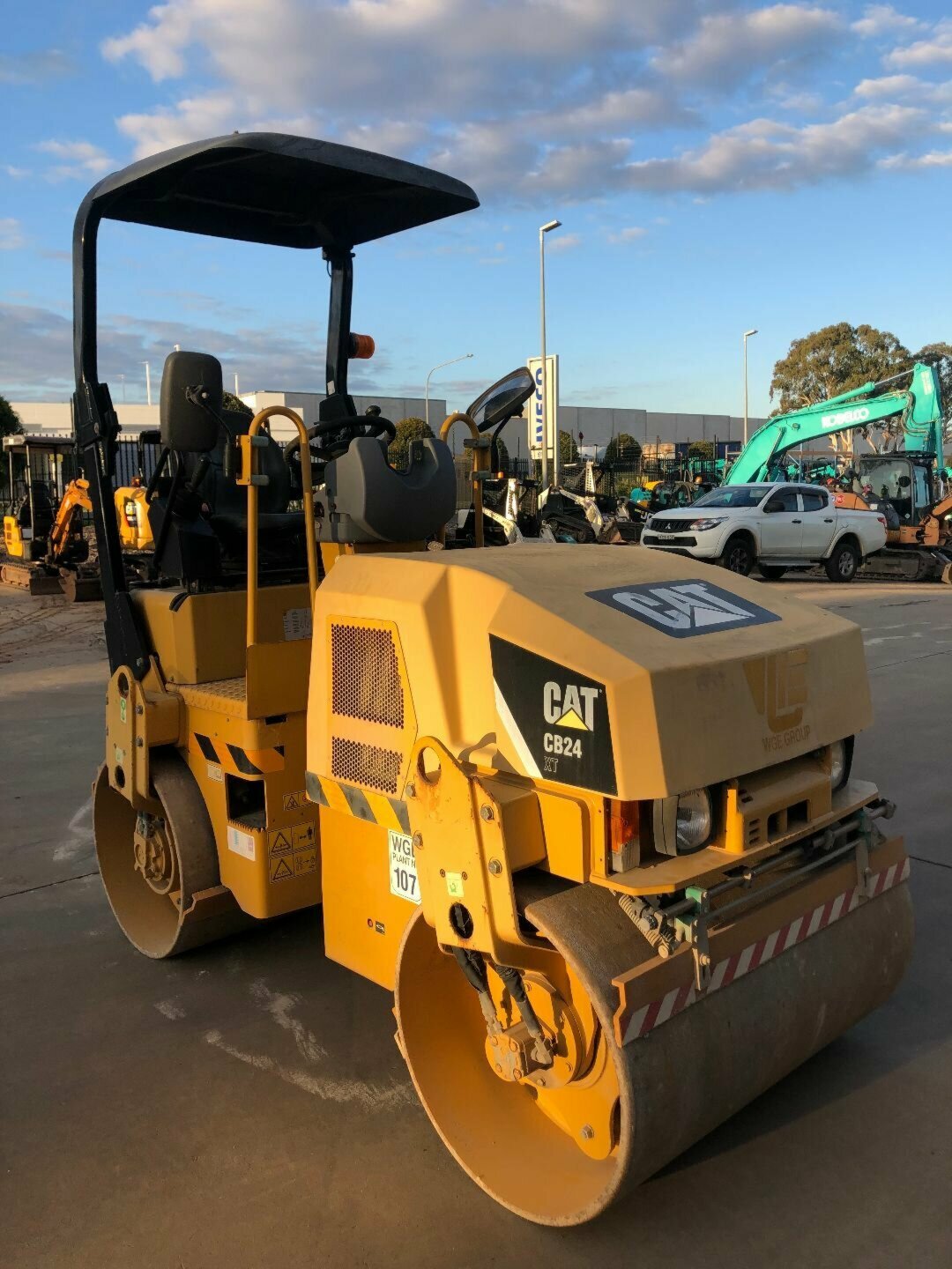 2000 CATERPILLA CB24 XT 0DR-ROLLER