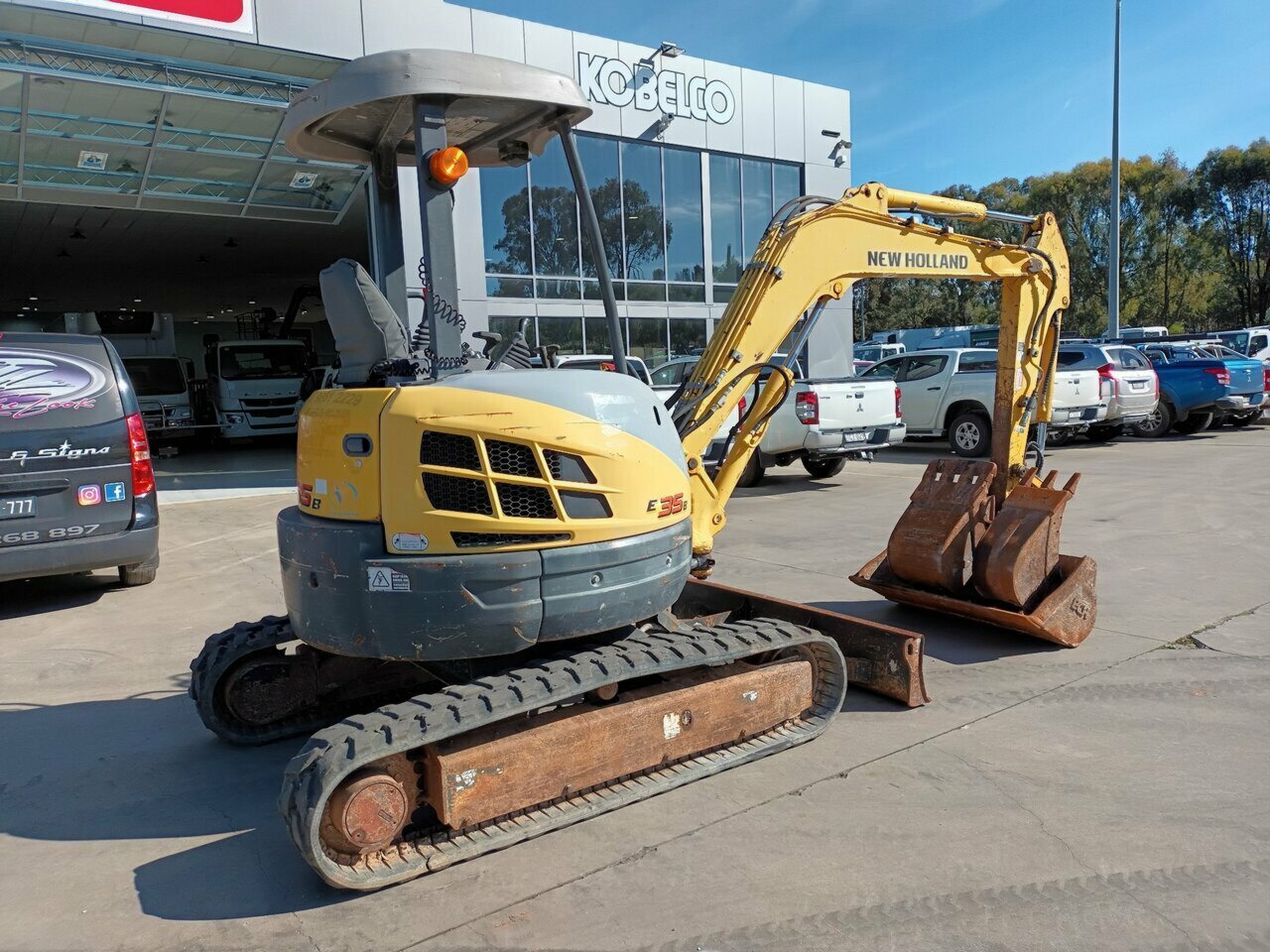 2011 NEW HOLLAND E35B E35B EXCAVATOR