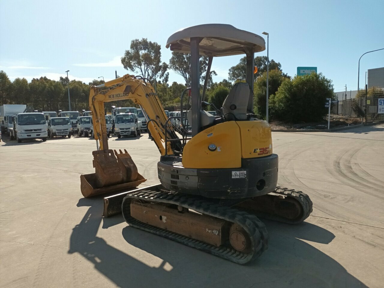 2011 NEW HOLLAND E35B E35B EXCAVATOR
