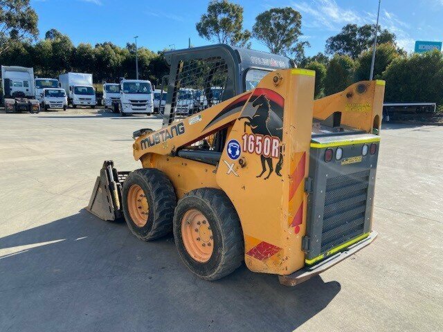 2000 MUSTANG 1650R CAB SKIDSTEER LOADER