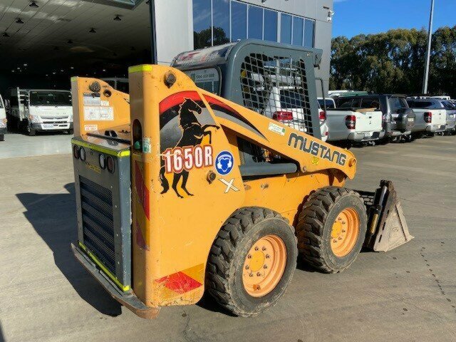 2000 MUSTANG 1650R CAB SKIDSTEER LOADER