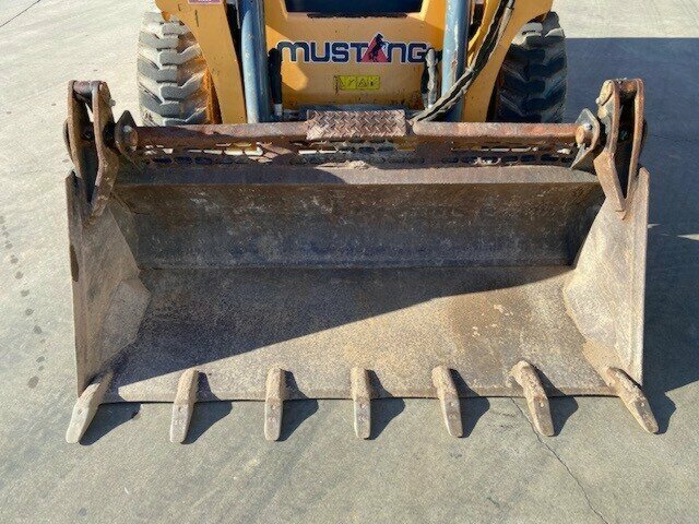 2000 MUSTANG 1650R CAB SKIDSTEER LOADER