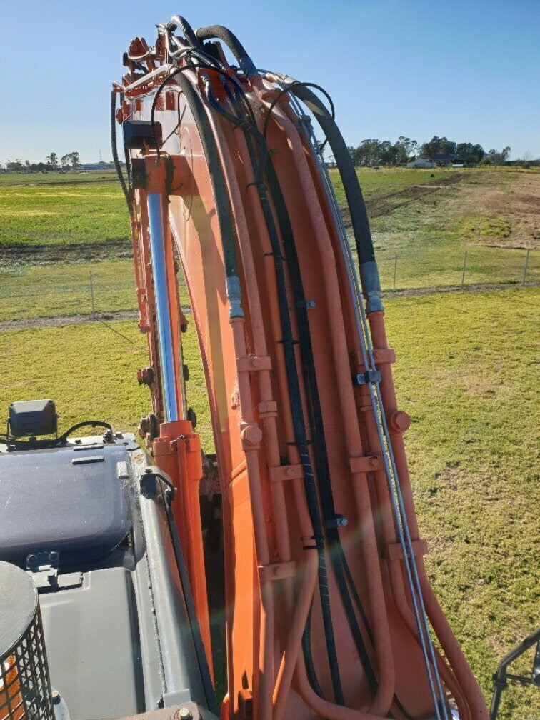2016 HITACHI ZH210LC