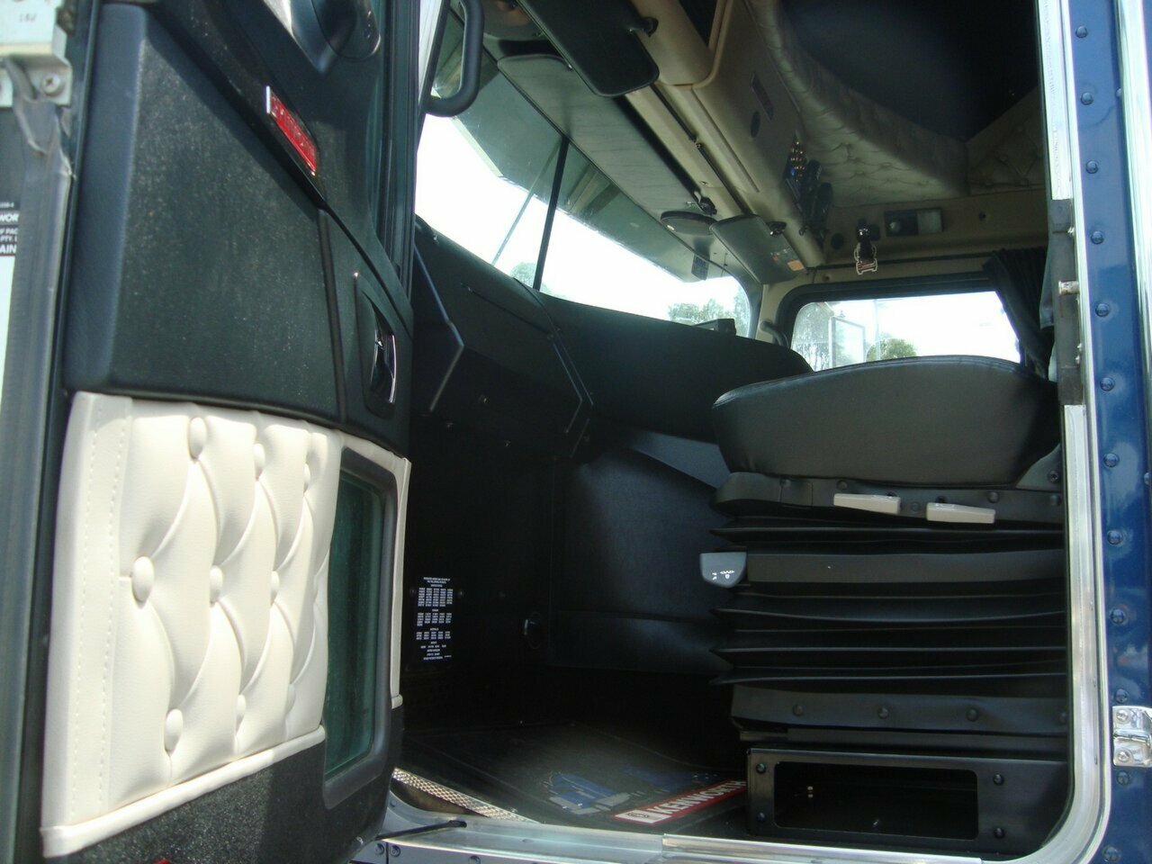 2016 KENWORTH K200 18 SP MANUAL 2D PRIME MOVER