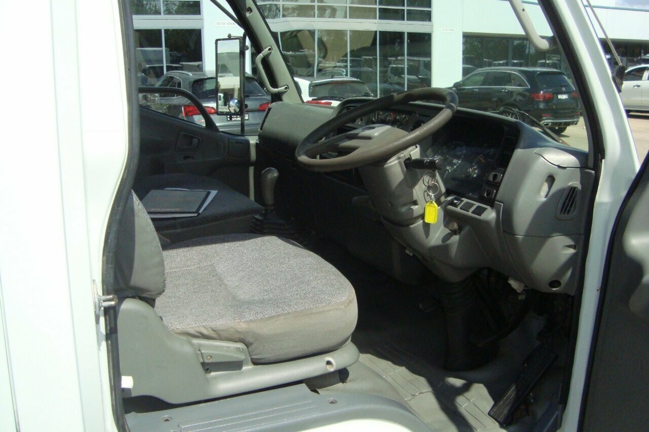 2004 FUSO FE64 CANTER 5 SP MANUAL 2D TRAY