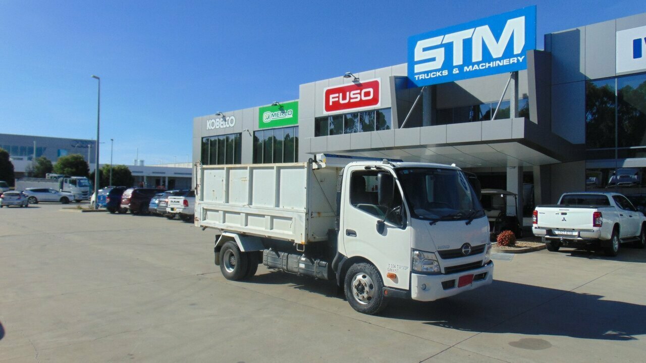 2018 HINO 717 300 6 SP MANUAL 2D TIPPER TRUCK