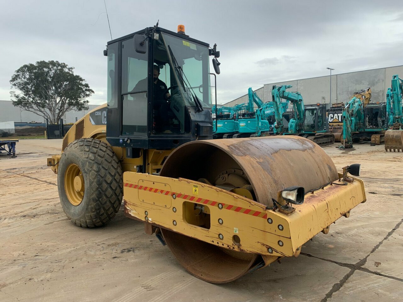 CATERPILLAR CS56 ROLLER
