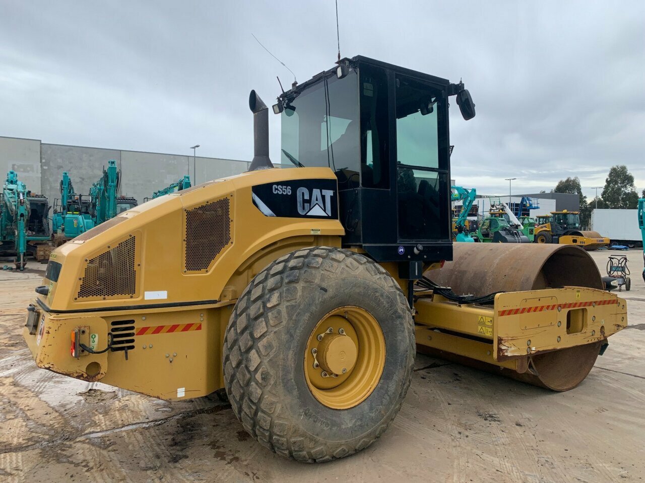 CATERPILLAR CS56 ROLLER