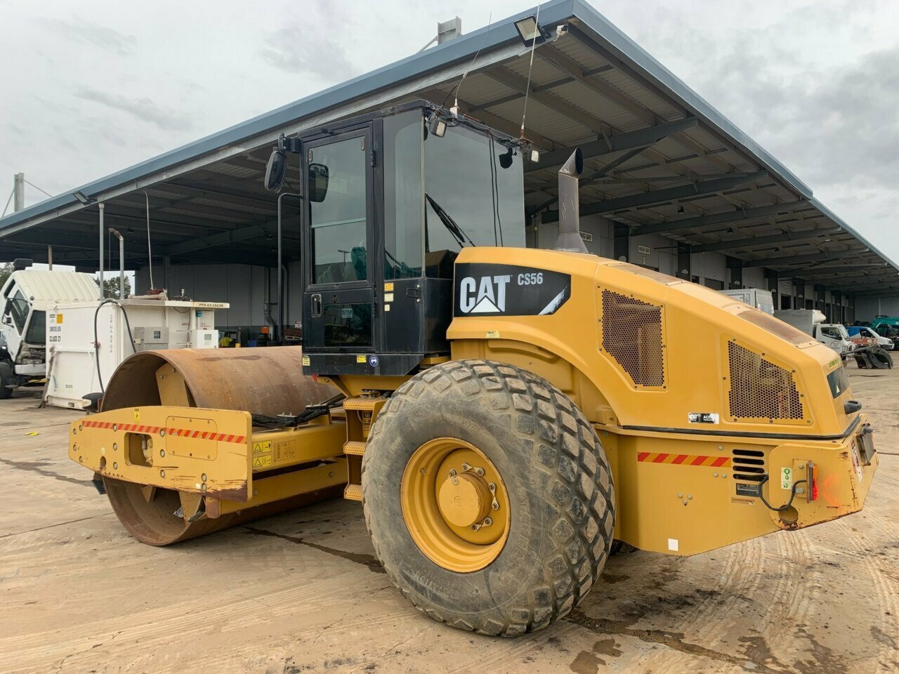 CATERPILLAR CS56 ROLLER